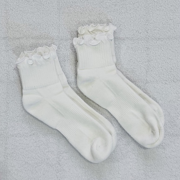 Old Navy Women’s Ruffled Athletic Crew Socks White - Picture 2 of 8